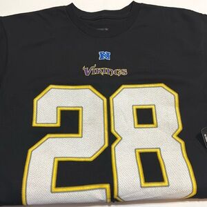 Mens NFL Vikings new with tags tee. Size M men’s.